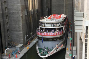 【三峡升船机半日游】乘长江三峡五号系列游船，过三峡大坝