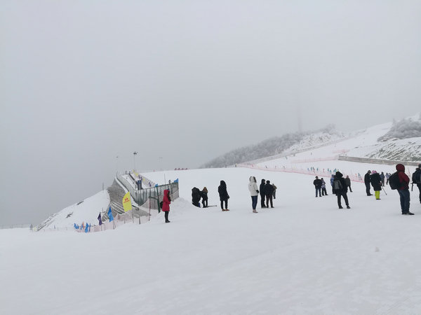 五峰国际滑雪场雪景尤美,冬季宜昌旅游雪景醉