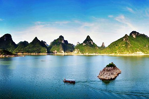 上林大龙湖游船观光、万古茶厂、鼓鸣寨一日游